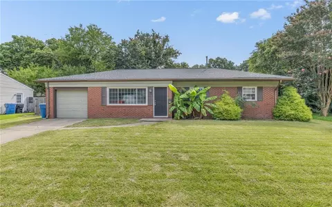 4905 Whitman Ln, Virginia Beach, VA 23455