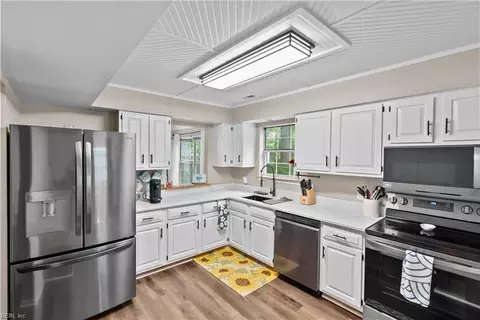 250 Ashridge Ln, Newport News, VA 23602