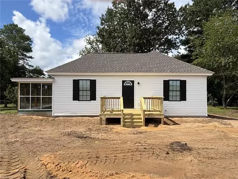25558 New Market Rd, Courtland, VA 23837