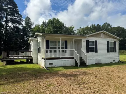 28067 Story Dr, Franklin, VA 23851