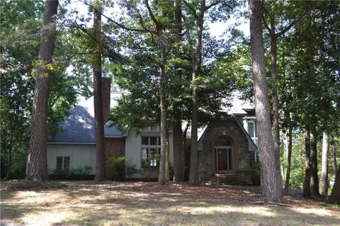 804 N Villier Ct, Virginia Beach, VA 23452