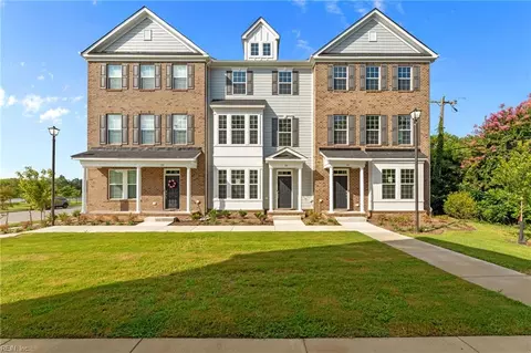 24 Freeman Dr, Hampton, VA 23666