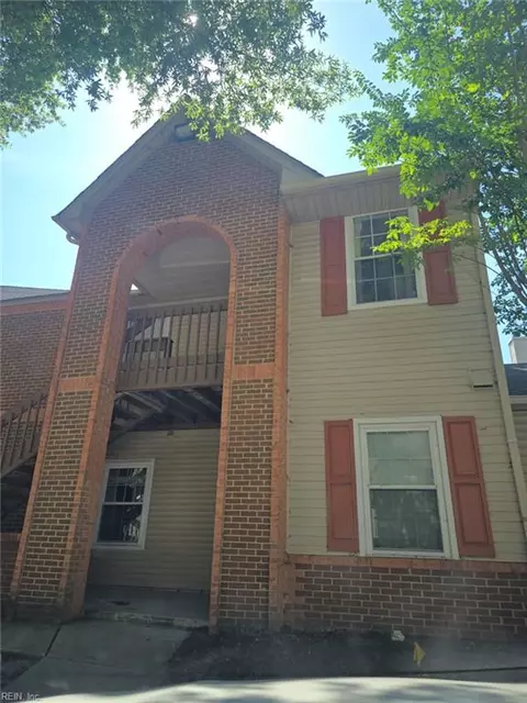 989 Gas Light Ln, Virginia Beach, VA 23462