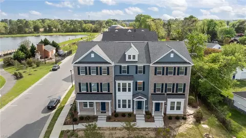 12 Freeman Dr, Hampton, VA 23666