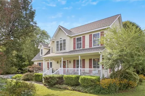 7976 Laura Ann Ln, Hayes, VA 23072