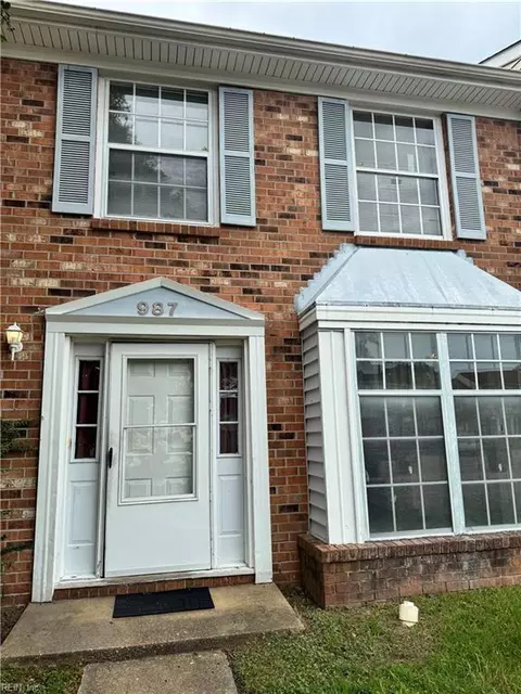 987 Smoke Tree Ln, Virginia Beach, VA 23452