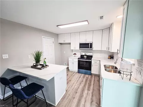1332 Eagle Ave, Virginia Beach, VA 23453