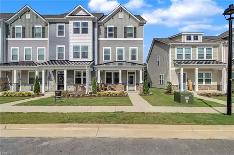 1542 Stanford Ln, Newport News, VA 23608