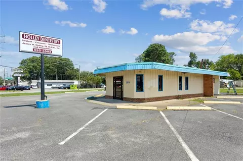 9916 Warwick Blvd, Newport News, VA 23601