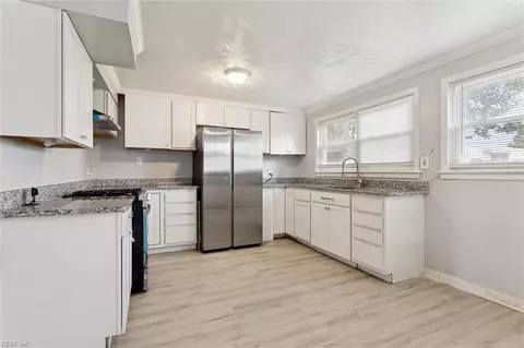1023 43rd St, Newport News, VA 23607