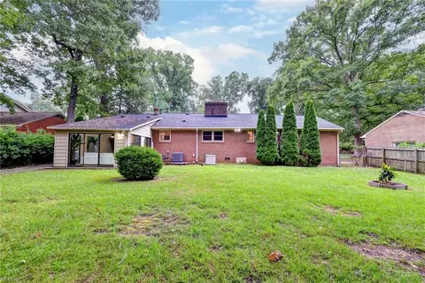 4 Ratcliffe Pl, Newport News, VA 23606