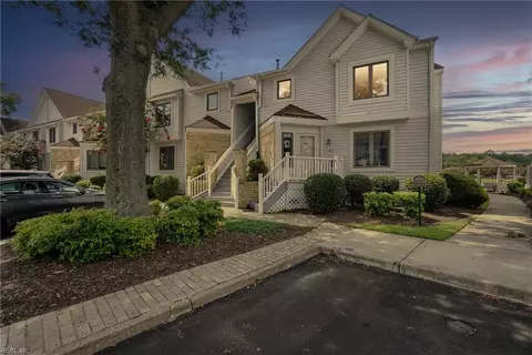 179 Harbor Watch Dr, Chesapeake, VA 23322
