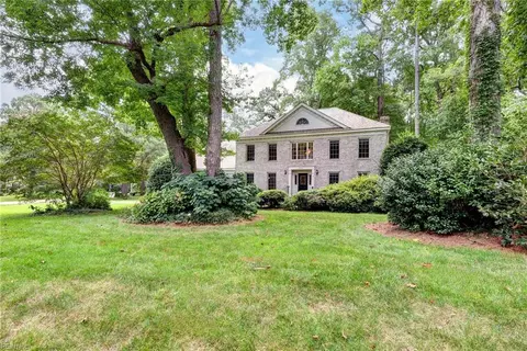 800 Marlbank Dr, Yorktown, VA 23692