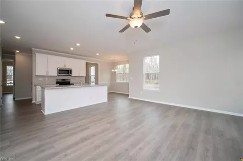 Living - 2239 Captiva Ln, Chesapeake, VA 23321 photo 2 of 4