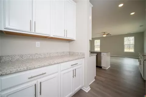 Entry Way - 2239 Captiva Ln, Chesapeake, VA 23321 photo 5 of 10