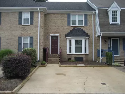 303 Middle Oaks Dr, Chesapeake, VA 23322