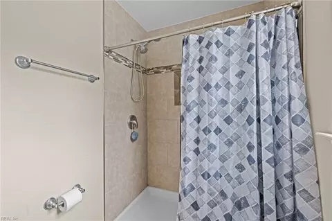 Bath - 219 Martha Lee Dr, Hampton, VA 23666 photo 4 of 5