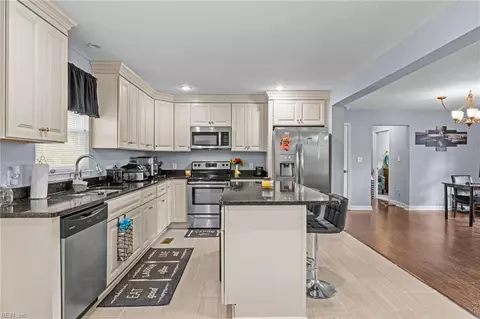 Kitchen - 219 Martha Lee Dr, Hampton, VA 23666 photo 4 of 6