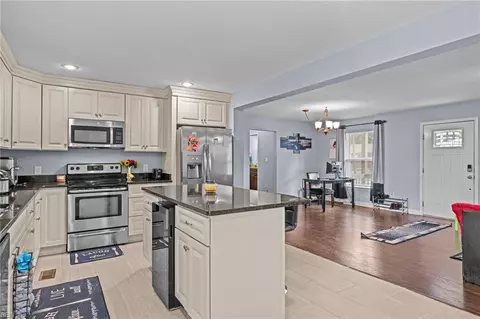 Kitchen - 219 Martha Lee Dr, Hampton, VA 23666 photo 5 of 6