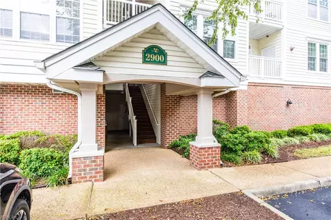 2900 Brighton Beach Pl #104, Virginia Beach, VA 23451