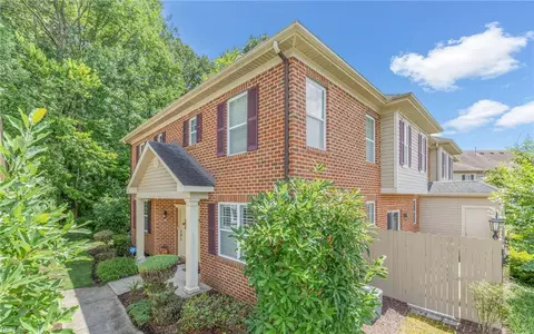 515 Hadleybrook Dr, Chesapeake, VA 23320