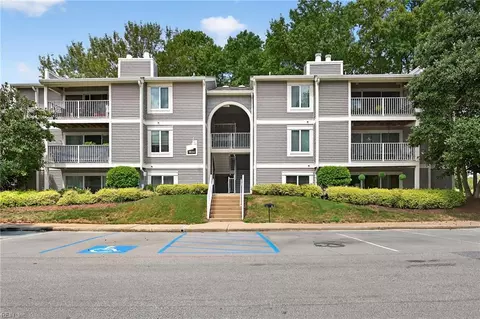 1024 Autumn Woods Ln #111, Virginia Beach, VA 23454
