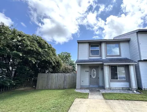 720 Quesnel Dr, Virginia Beach, VA 23454