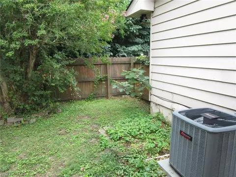 Exterior - 358 Lincoln St, Hampton, VA 23669 photo 5 of 5