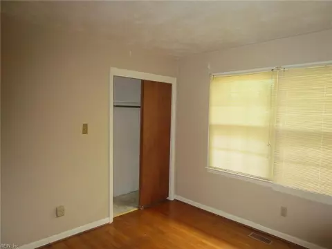 Bedroom - 358 Lincoln St, Hampton, VA 23669 photo 4 of 6