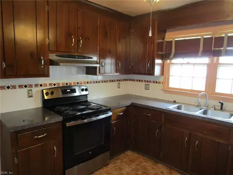 Kitchen - 358 Lincoln St, Hampton, VA 23669 photo 1 of 2