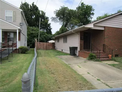 Exterior - 358 Lincoln St, Hampton, VA 23669 photo 2 of 5