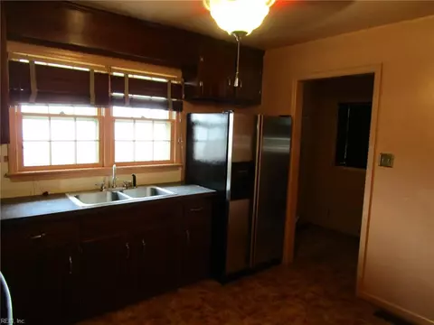 Kitchen - 358 Lincoln St, Hampton, VA 23669 photo 2 of 2