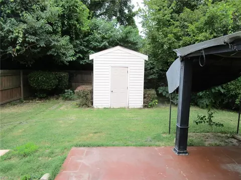 Exterior - 358 Lincoln St, Hampton, VA 23669 photo 3 of 5