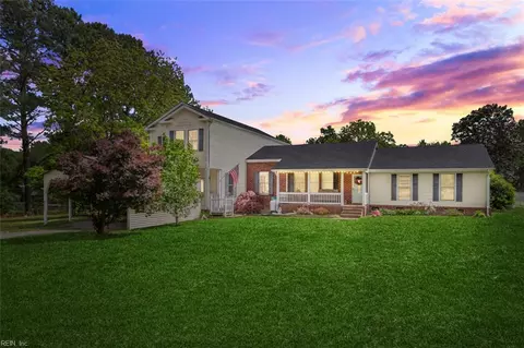 17364 Days Point Rd, Smithfield, VA 23430