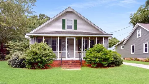 812 S Church St, Smithfield, VA 23430