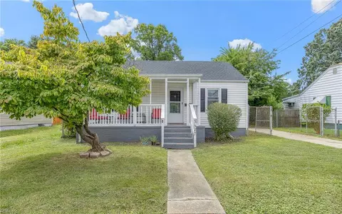 3527 Nottaway St, Norfolk, VA 23513