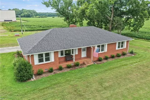 1428 Greenway Rd, Suffolk, VA 23438