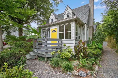 300 Richmond Dr, Hampton, VA 23664