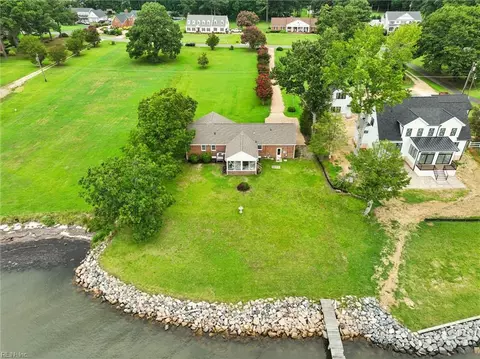8950 Cook Dr, Hayes, VA 23072
