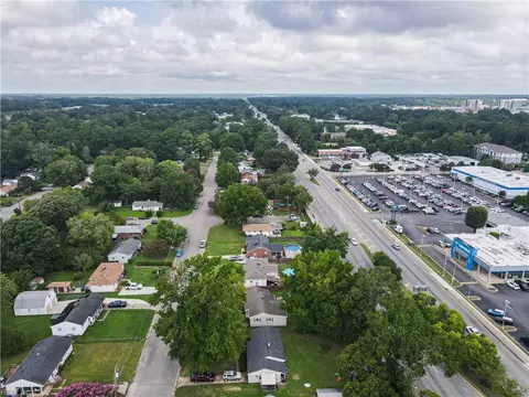22 Oxford Rd, Newport News, VA 23606