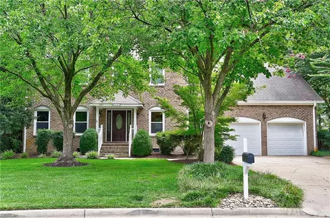 915 Forest Lakes Dr, Chesapeake, VA 23322
