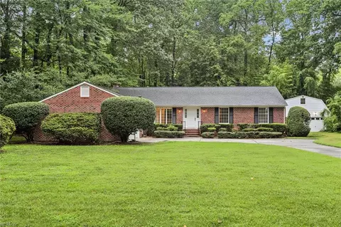 105 Ilex Dr, Yorktown, VA 23692