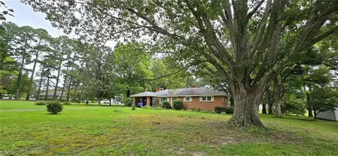 24167 Lovers Ln, Windsor, VA 23487