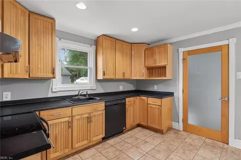 Kitchen - 32 W Sunset Rd, Hampton, VA 23669 photo 2 of 3