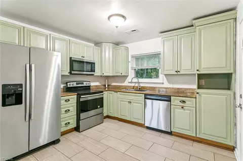21 Teakwood Dr, Newport News, VA 23601