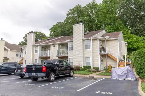 655 Crows Nest Ct, Virginia Beach, VA 23462