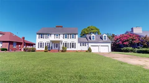 8 White House Dr, Poquoson, VA 23662