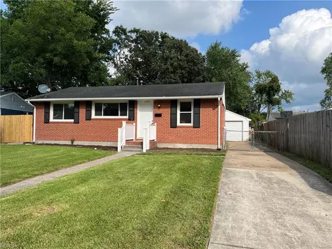 1309 Drayton Rd, Chesapeake, VA 23324