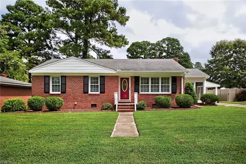 120 Grove Ave, Suffolk, VA 23434