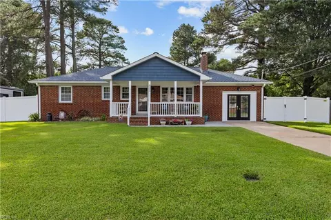 832 Colony Manor Rd, Chesapeake, VA 23321